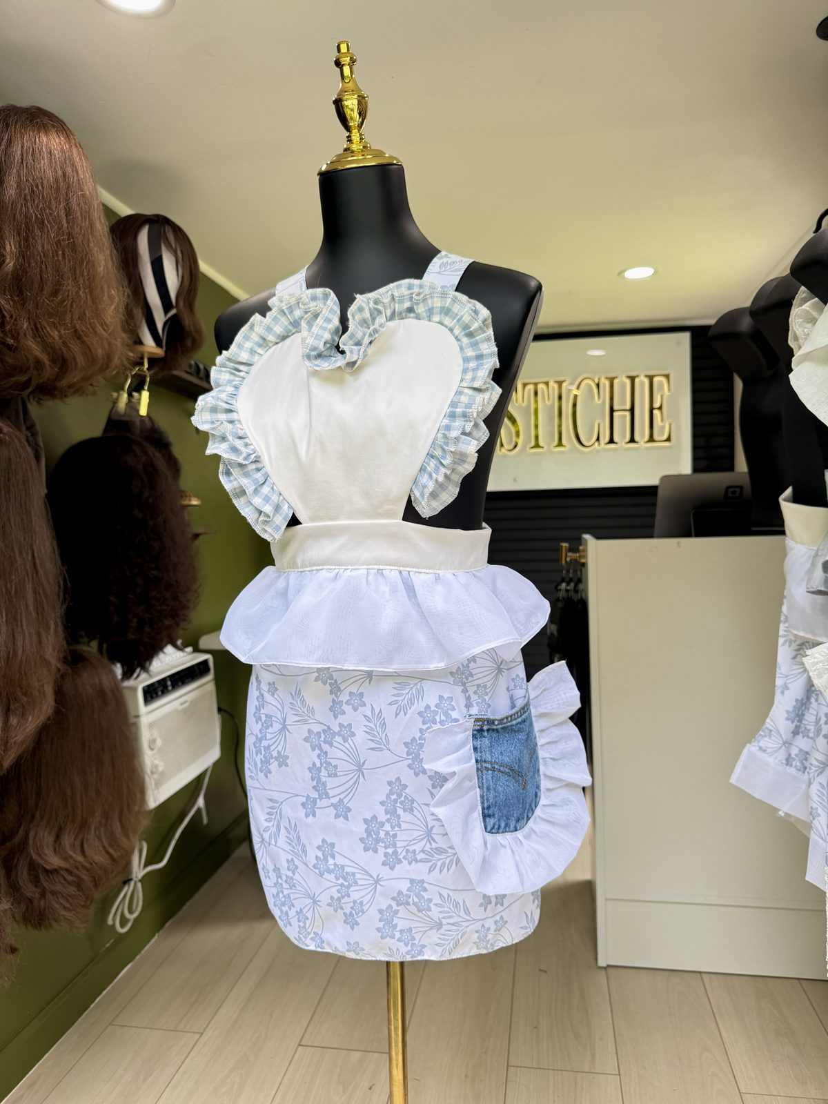 Postiche Apron No. 1003